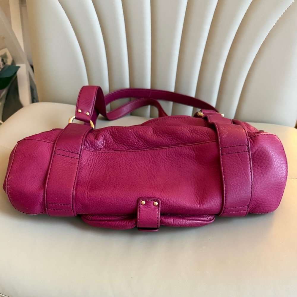 Michael Kors Plum Leather Shoulder Bag with Gold Emblem - Picture 4 of 11
